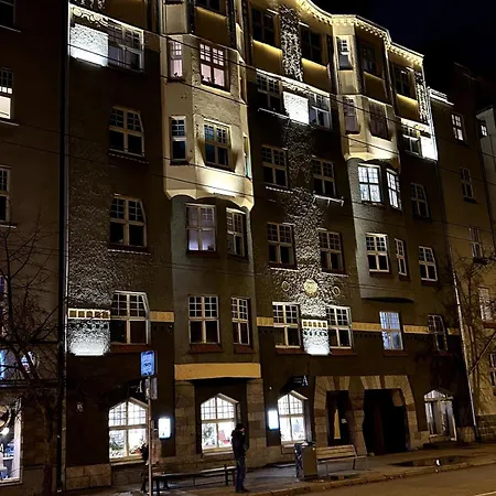Cozy Next To Center Apartment